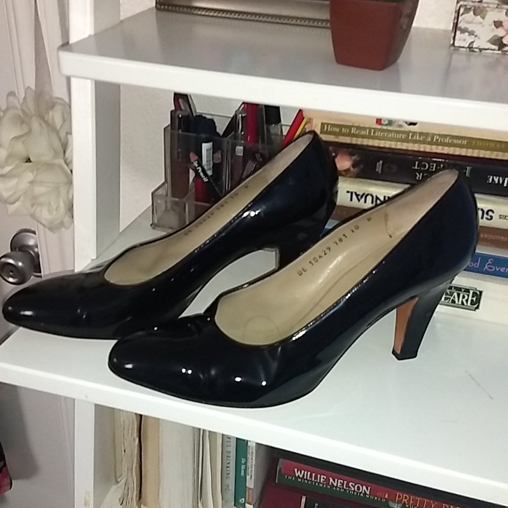 Salvatore Ferragamo black patent pumps 10